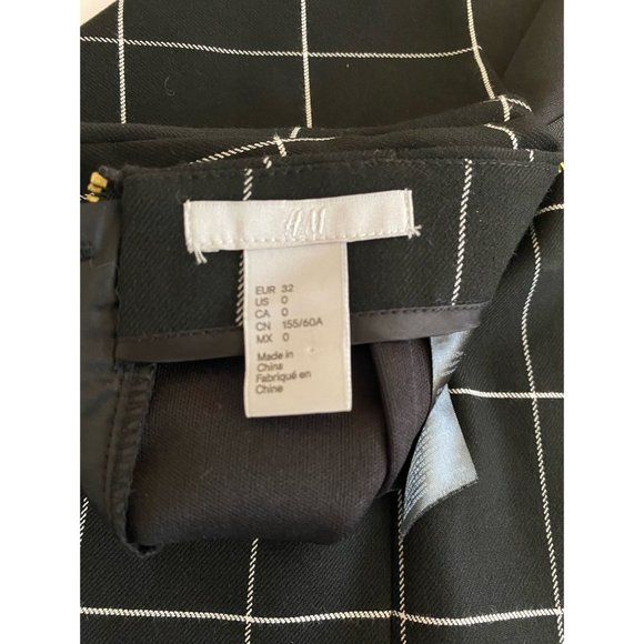 H&M Short Pencil Skirt Size 0 - Picture 4 of 5